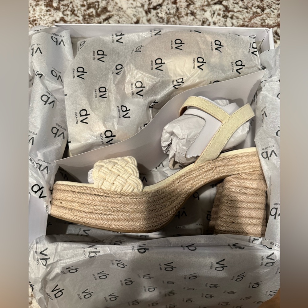 Dolce Vita Heels 🤍 - Picture 2 of 9